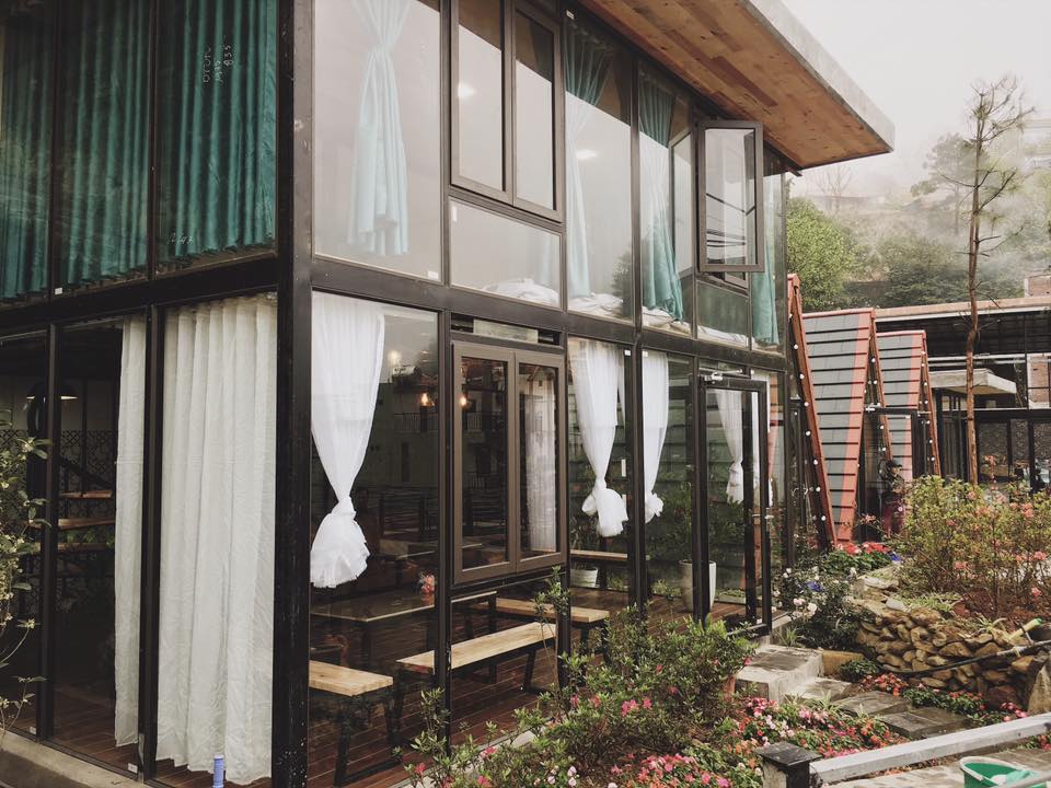 Nhà gác lửng chụp gần